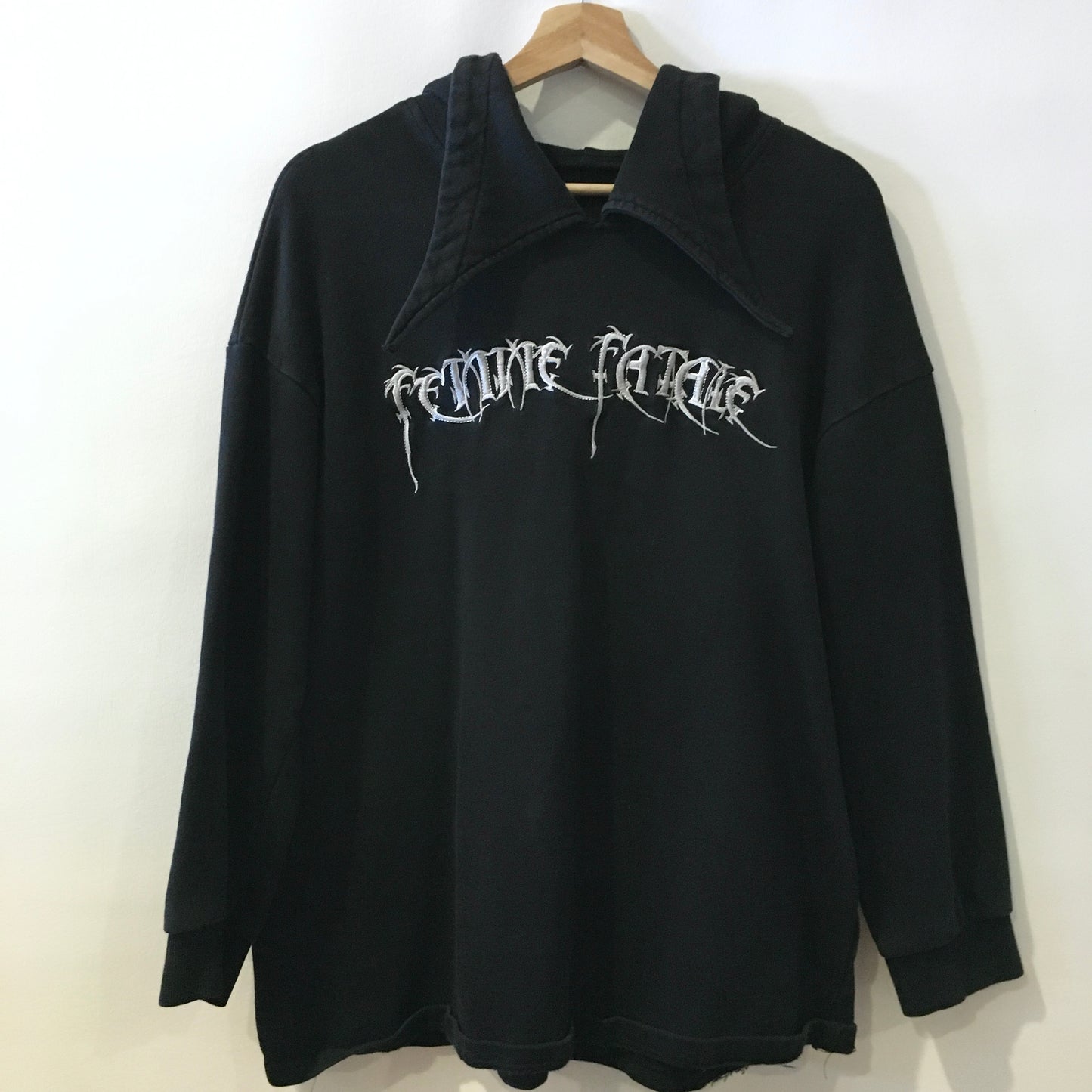 Femme Fatale pullover