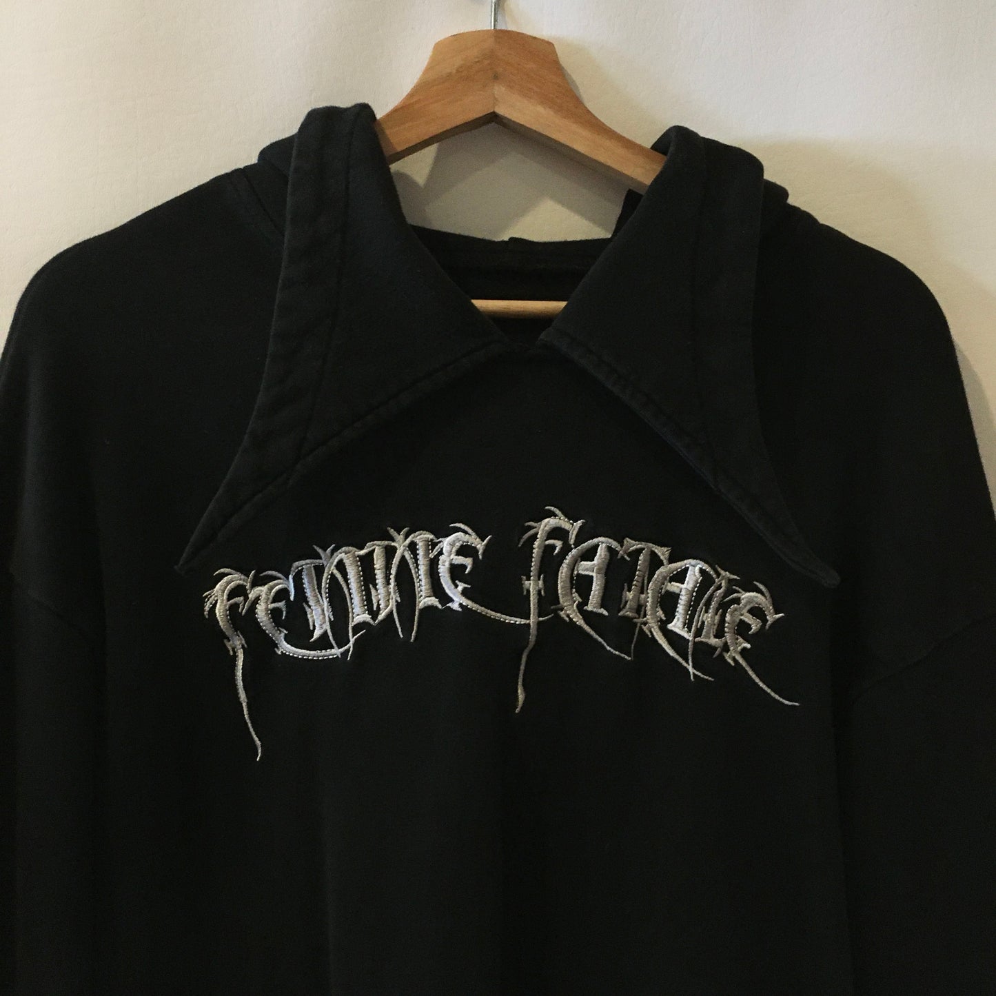 Femme Fatale pullover